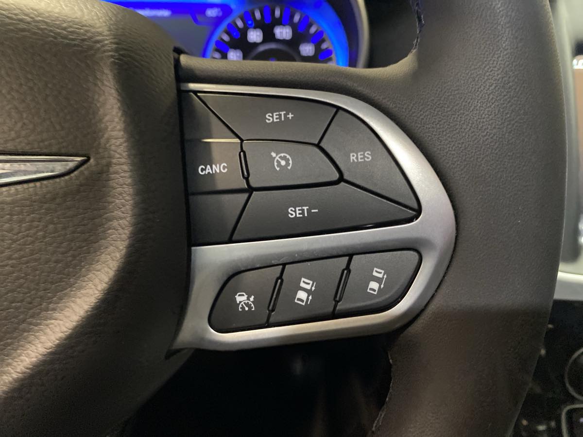 2023 Chrysler 300 Touring L - Photo 22