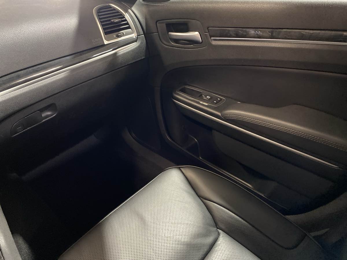 2023 Chrysler 300 Touring L - Photo 26