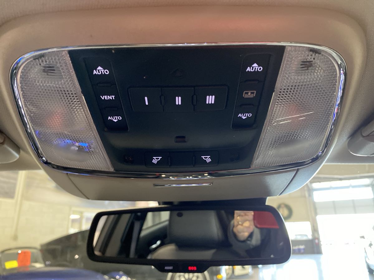 2023 Chrysler 300 Touring L - Photo 27