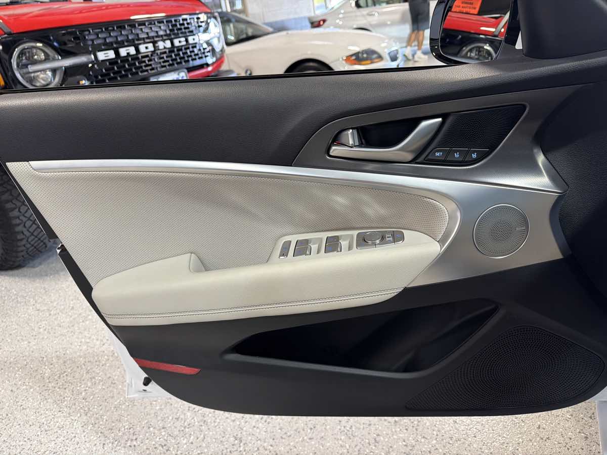 2025 GENESIS G70 Sport Advanced - Photo 11