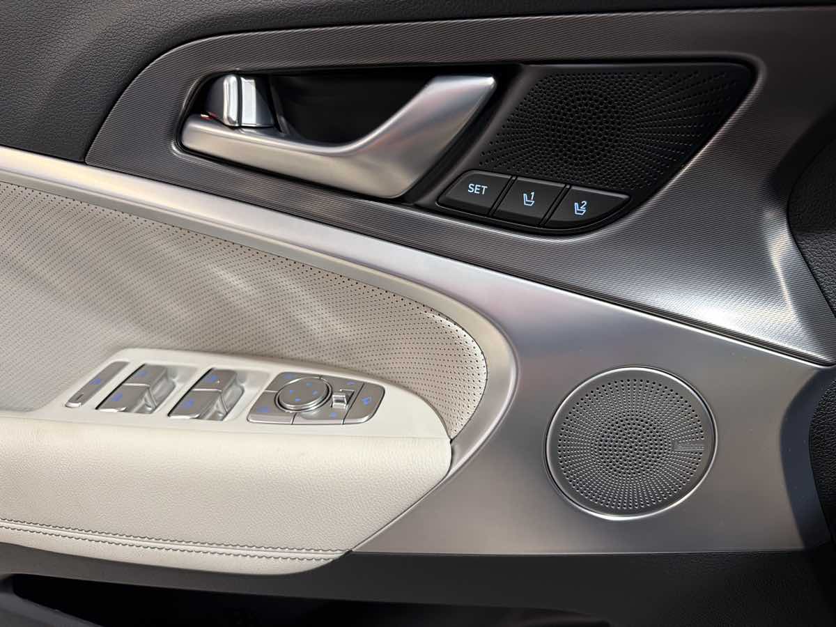 2025 GENESIS G70 Sport Advanced - Photo 12