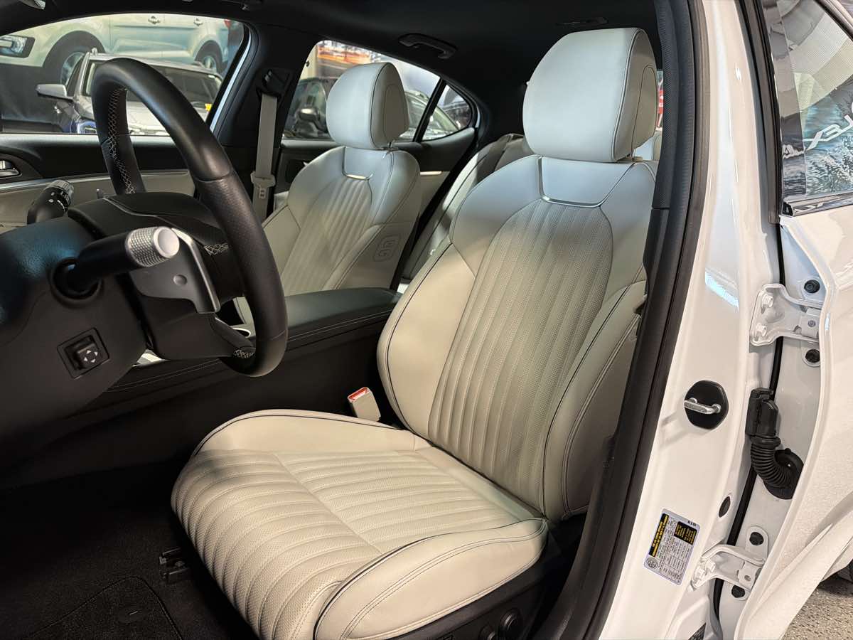 2025 GENESIS G70 Sport Advanced - Photo 13