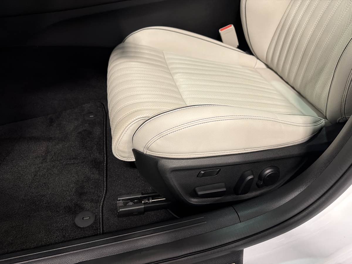 2025 GENESIS G70 Sport Advanced - Photo 14