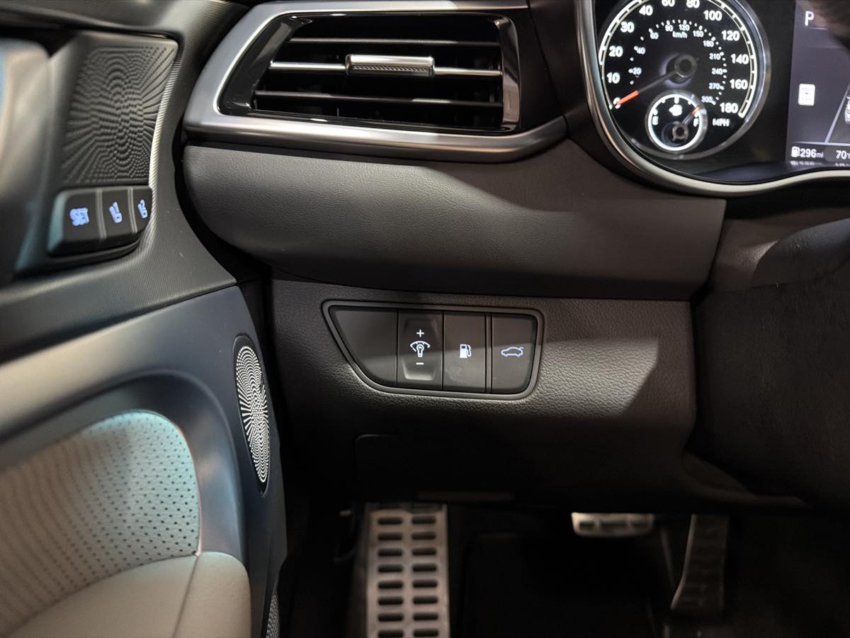 2025 GENESIS G70 Sport Advanced - Photo 22