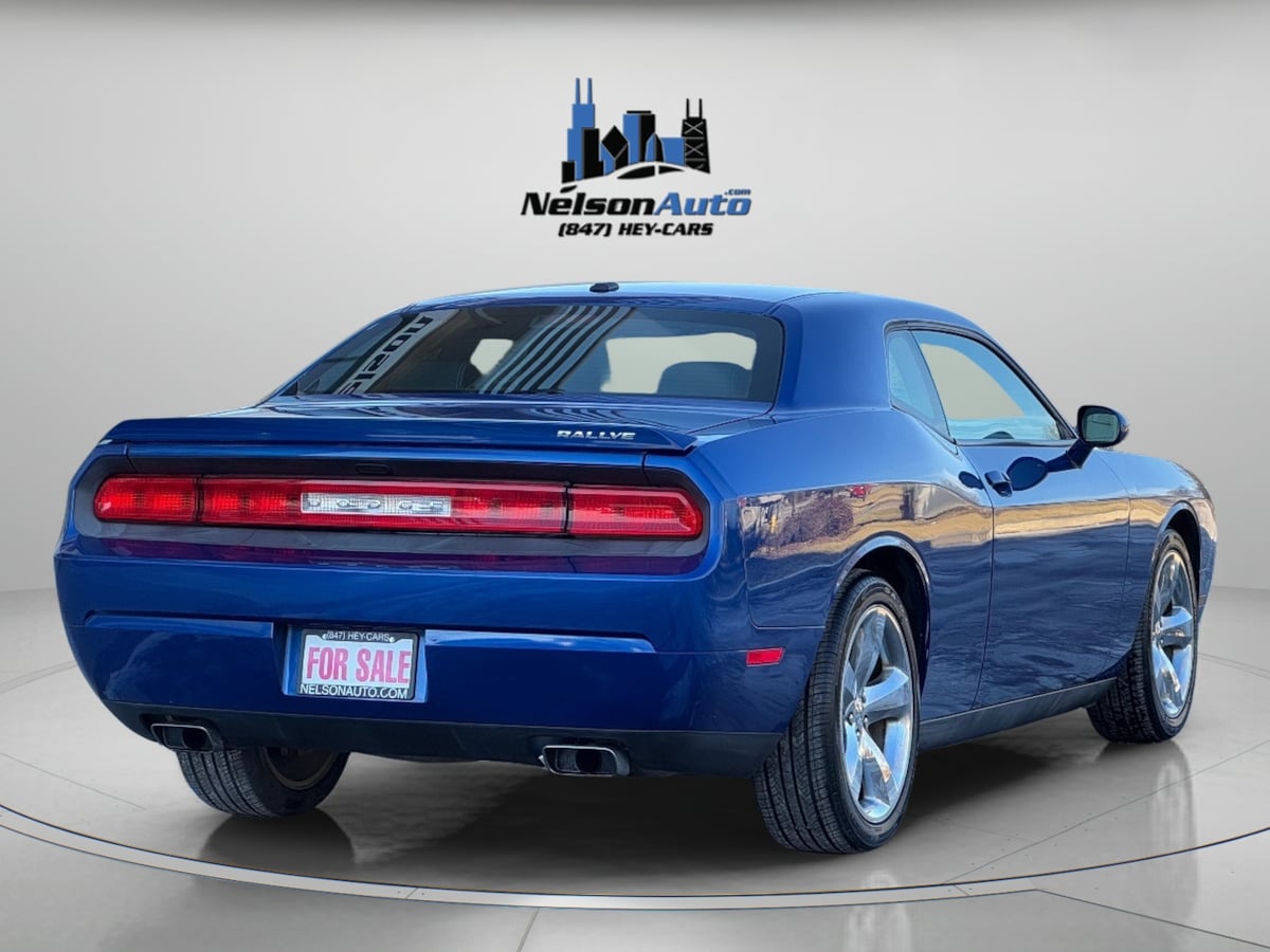 2012 Dodge Challenger SXT Plus photo 4