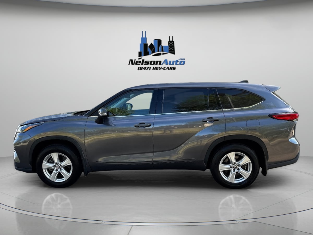 2021 Toyota Highlander LE photo 10