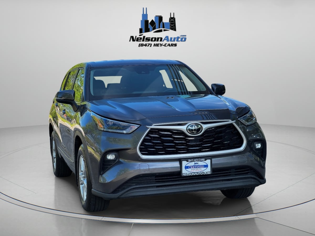 2021 Toyota Highlander LE photo 2