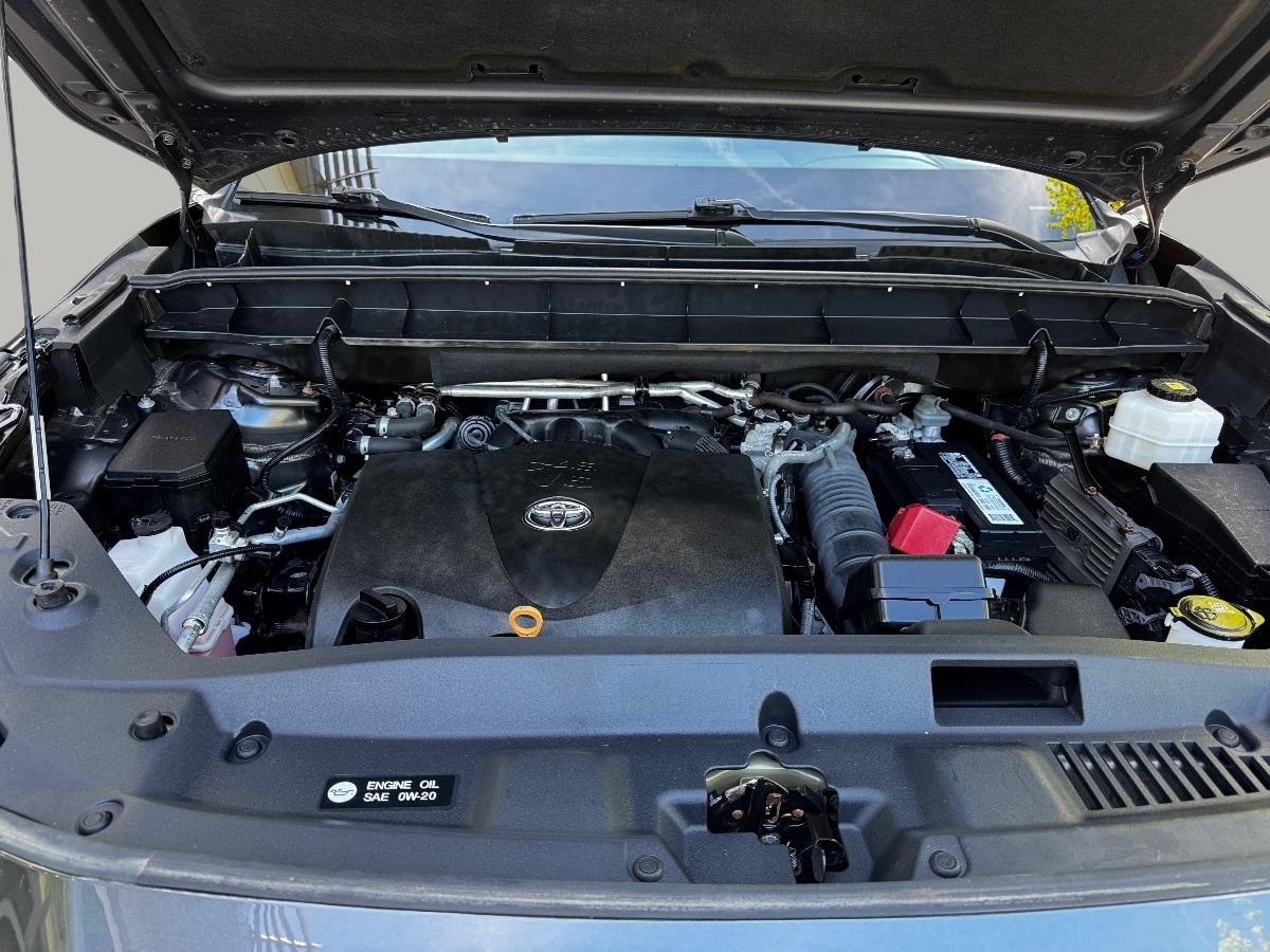 2021 Toyota Highlander LE photo 13