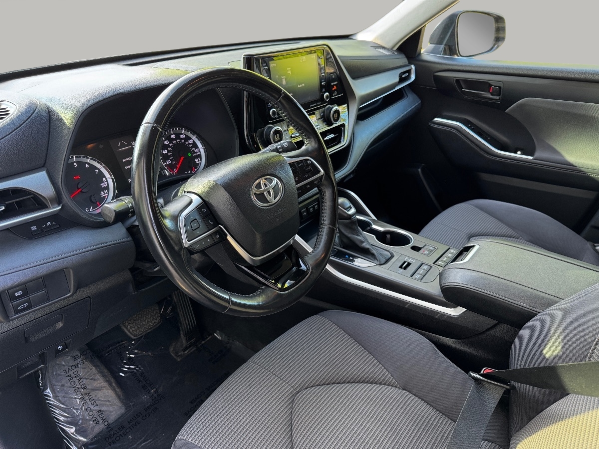 2021 Toyota Highlander LE photo 15
