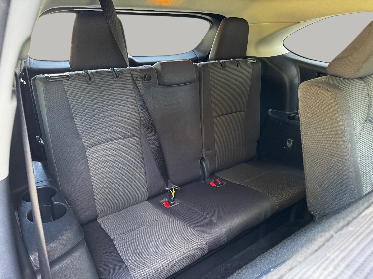 2021 Toyota Highlander LE photo 18