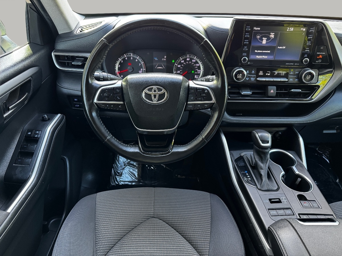 2021 Toyota Highlander LE photo 21