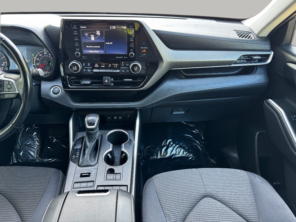 2021 Toyota Highlander LE photo 22