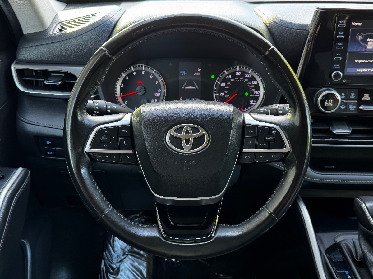 2021 Toyota Highlander LE photo 23