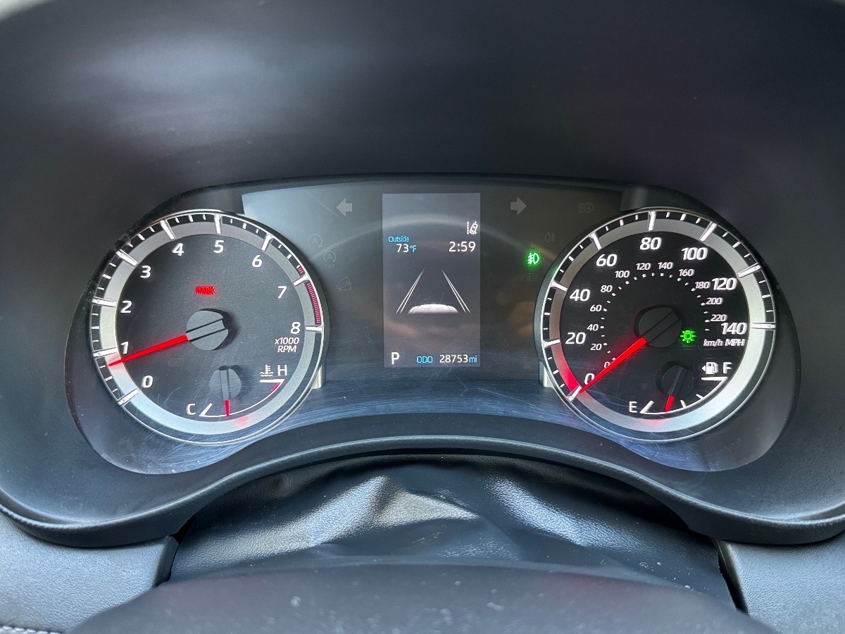 2021 Toyota Highlander LE photo 26