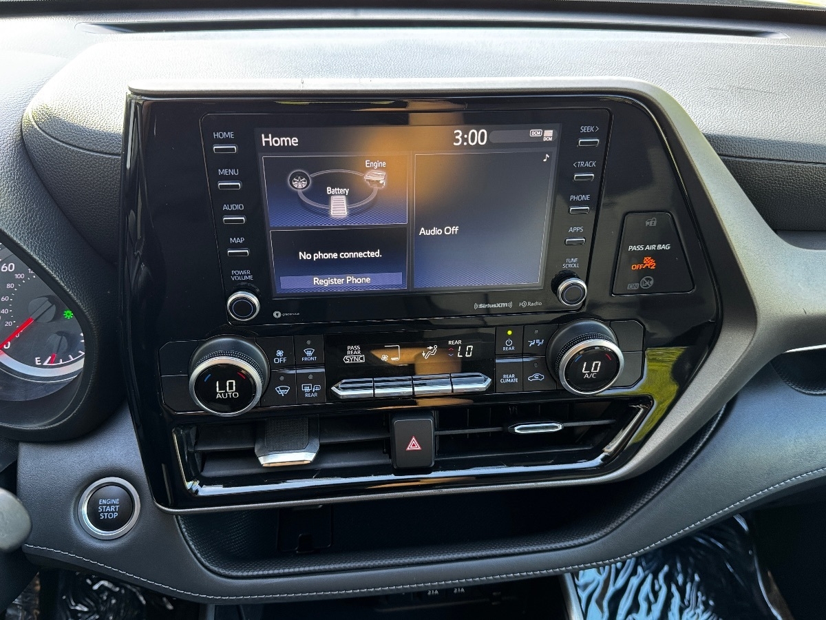 2021 Toyota Highlander LE photo 27