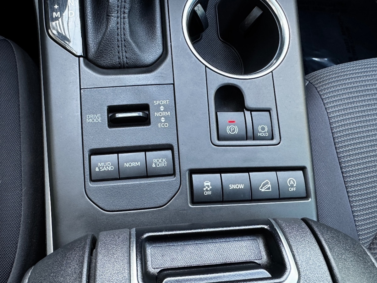 2021 Toyota Highlander LE photo 29