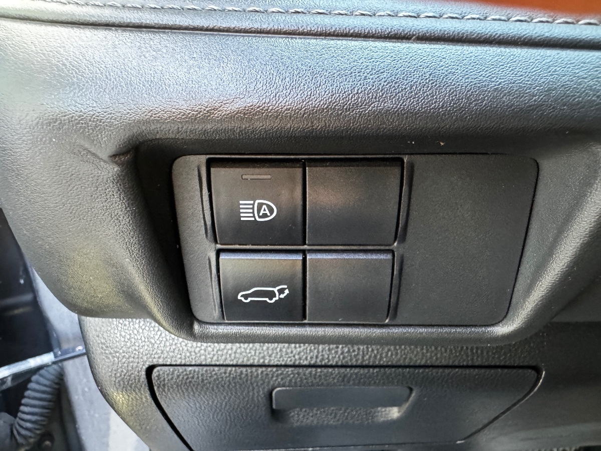 2021 Toyota Highlander LE photo 30