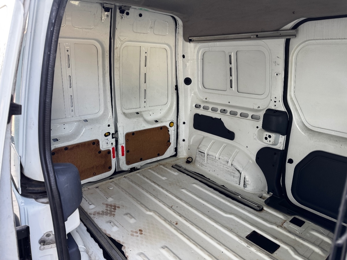 2010 Ford Transit Connect XL photo 19