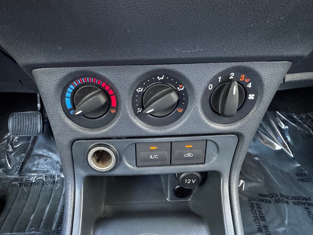 2010 Ford Transit Connect XL photo 24