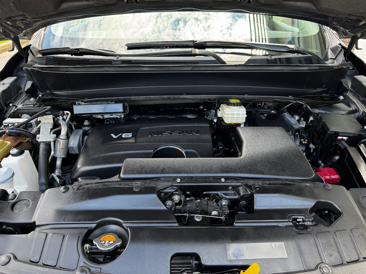 2019 Nissan Pathfinder SL photo 13