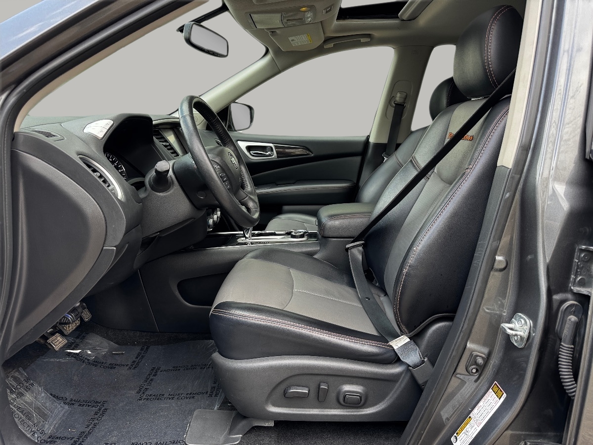 2019 Nissan Pathfinder SL photo 16