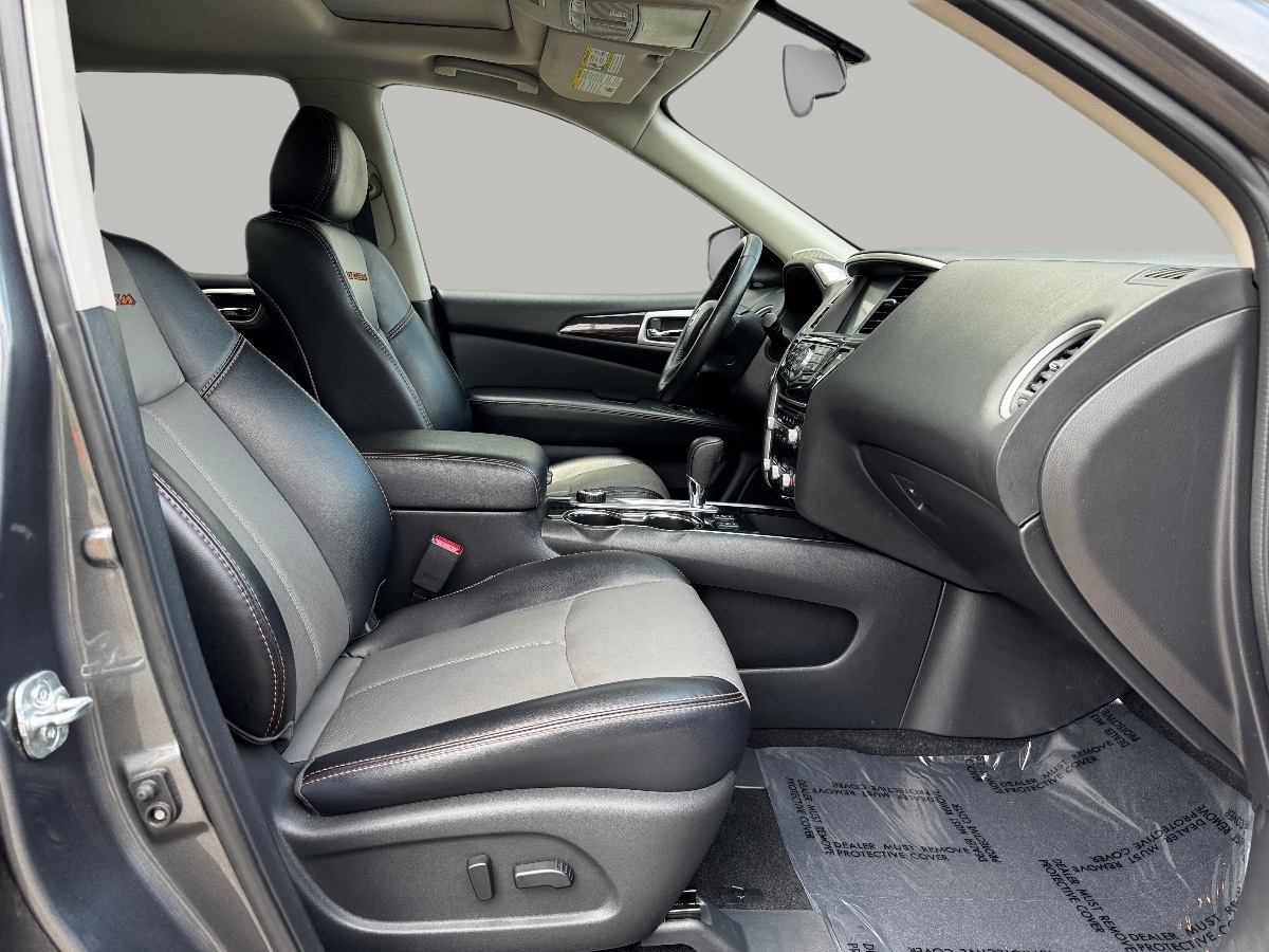 2019 Nissan Pathfinder SL photo 21