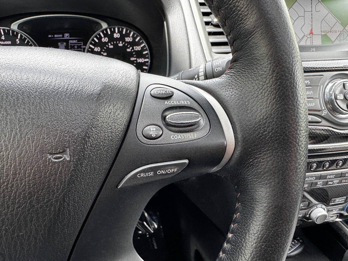 2019 Nissan Pathfinder SL photo 26