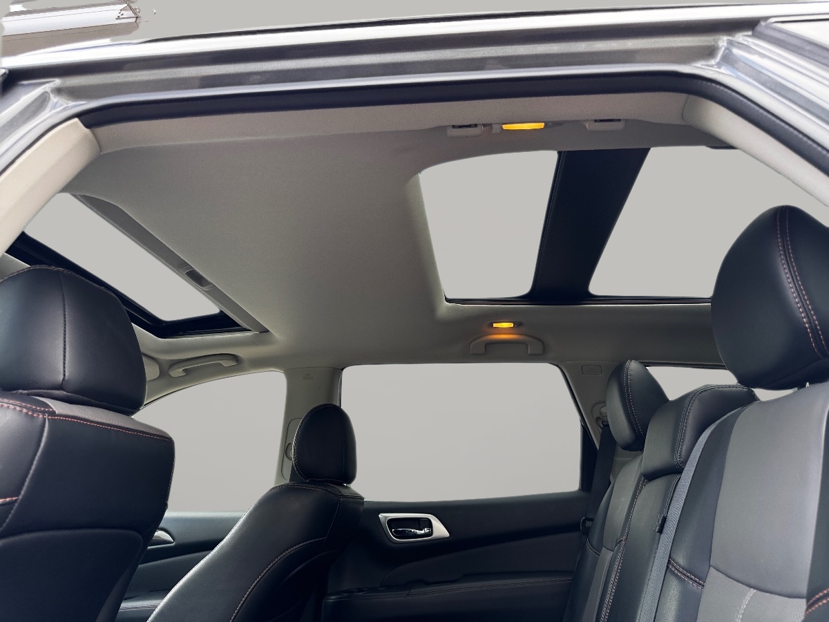 2019 Nissan Pathfinder SL photo 33