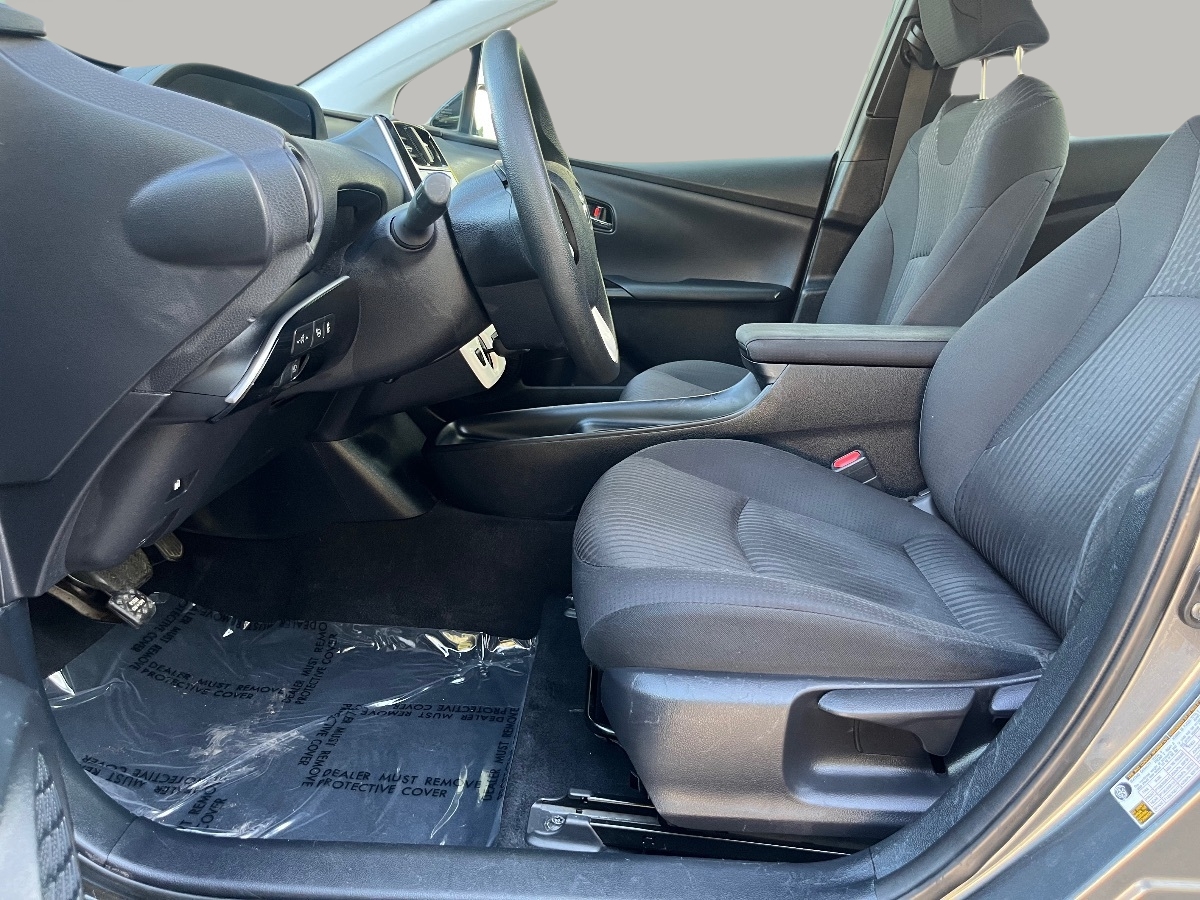 2017 Toyota Prius Two photo 16