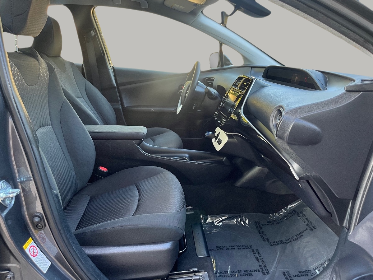 2017 Toyota Prius Two photo 19