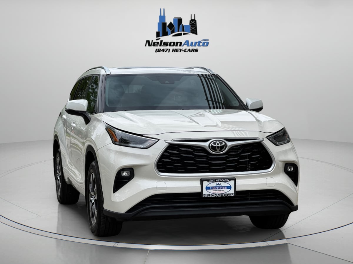2021 Toyota Highlander XLE photo 2