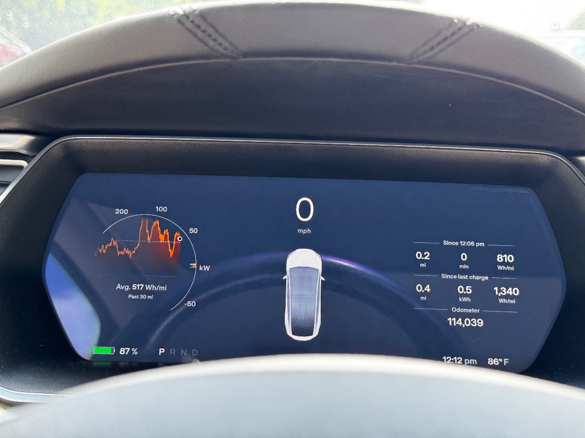 2017 Tesla Model X 75D photo 24