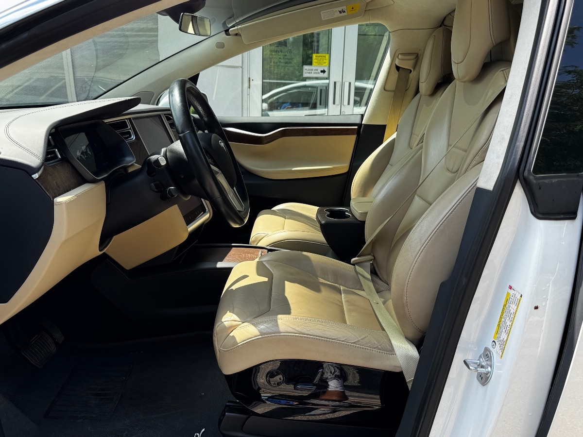 2017 Tesla Model X 75D photo 15