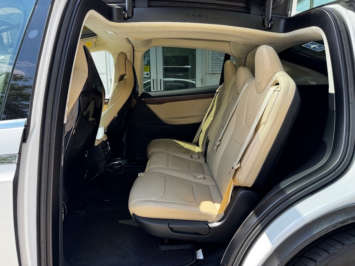 2017 Tesla Model X 75D photo 16