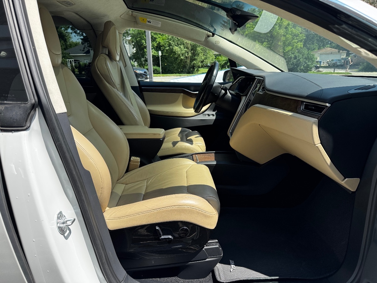 2017 Tesla Model X 75D photo 18