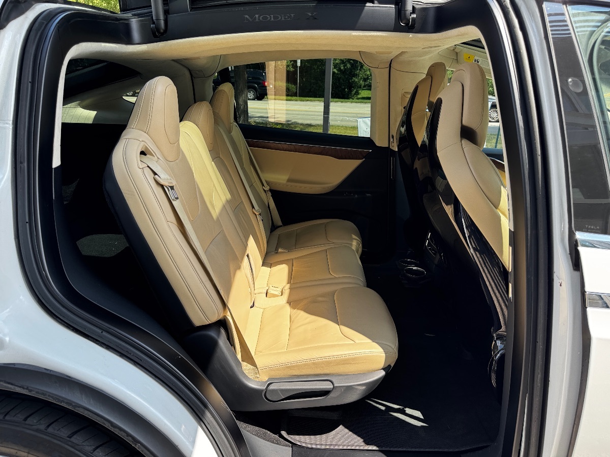 2017 Tesla Model X 75D photo 17