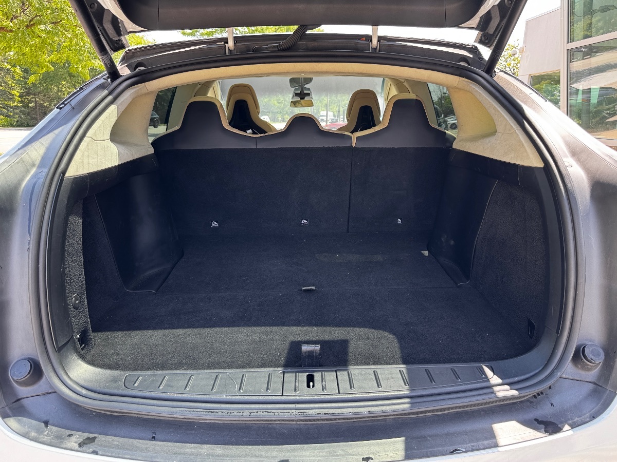 2017 Tesla Model X 75D photo 13
