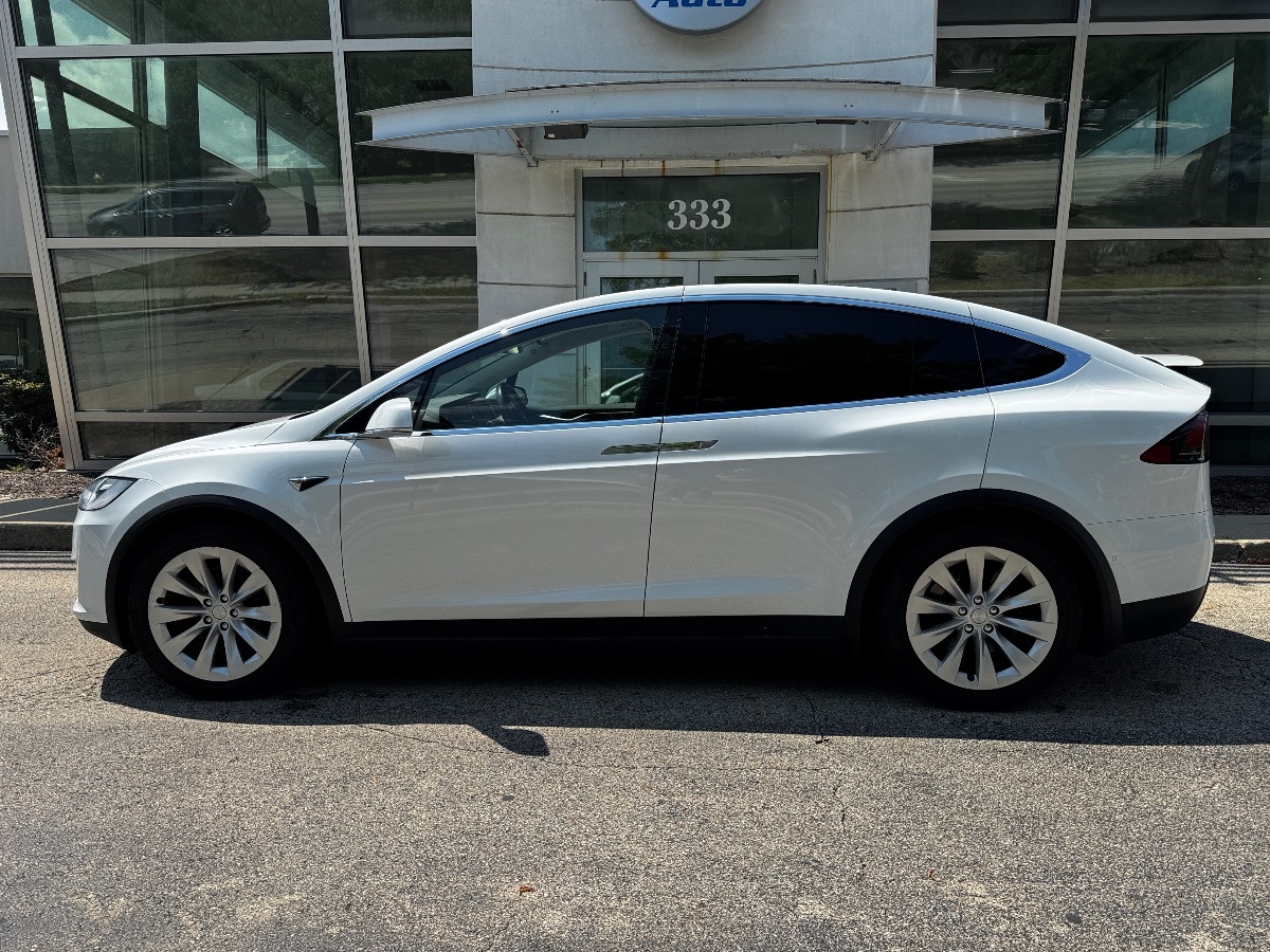 2017 Tesla Model X 75D photo 10