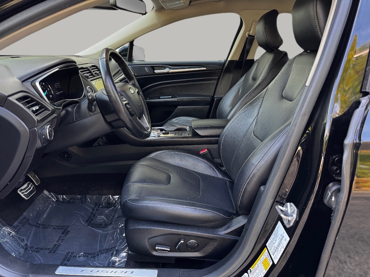 2017 Ford Fusion Energi Titanium photo 14