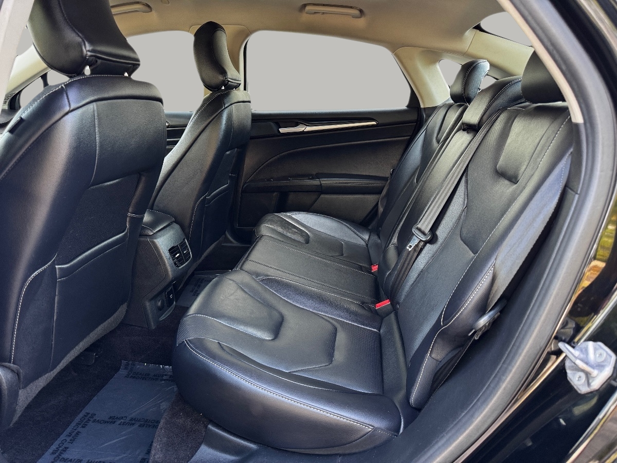 2017 Ford Fusion Energi Titanium photo 15