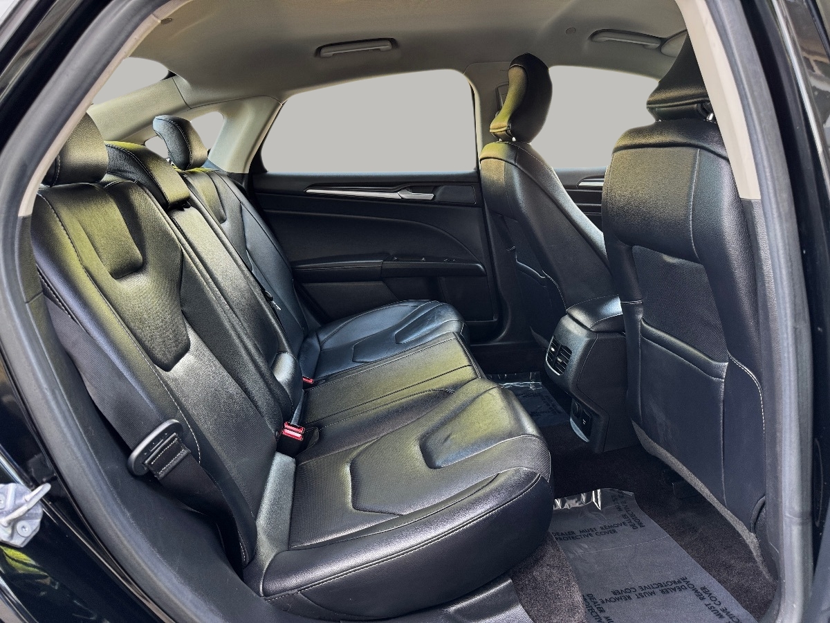 2017 Ford Fusion Energi Titanium photo 16