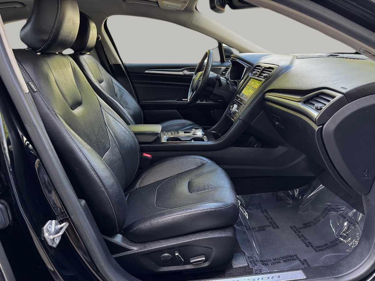2017 Ford Fusion Energi Titanium photo 17