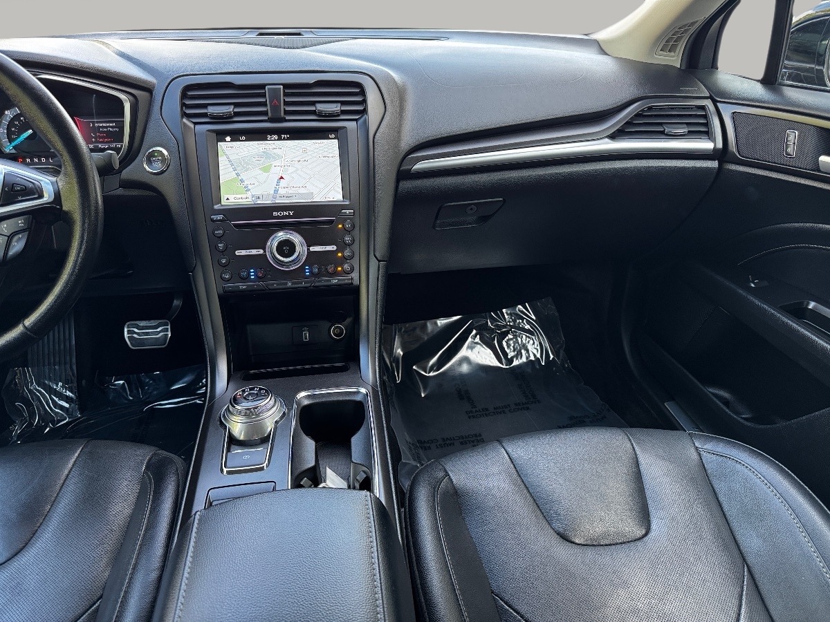 2017 Ford Fusion Energi Titanium photo 19