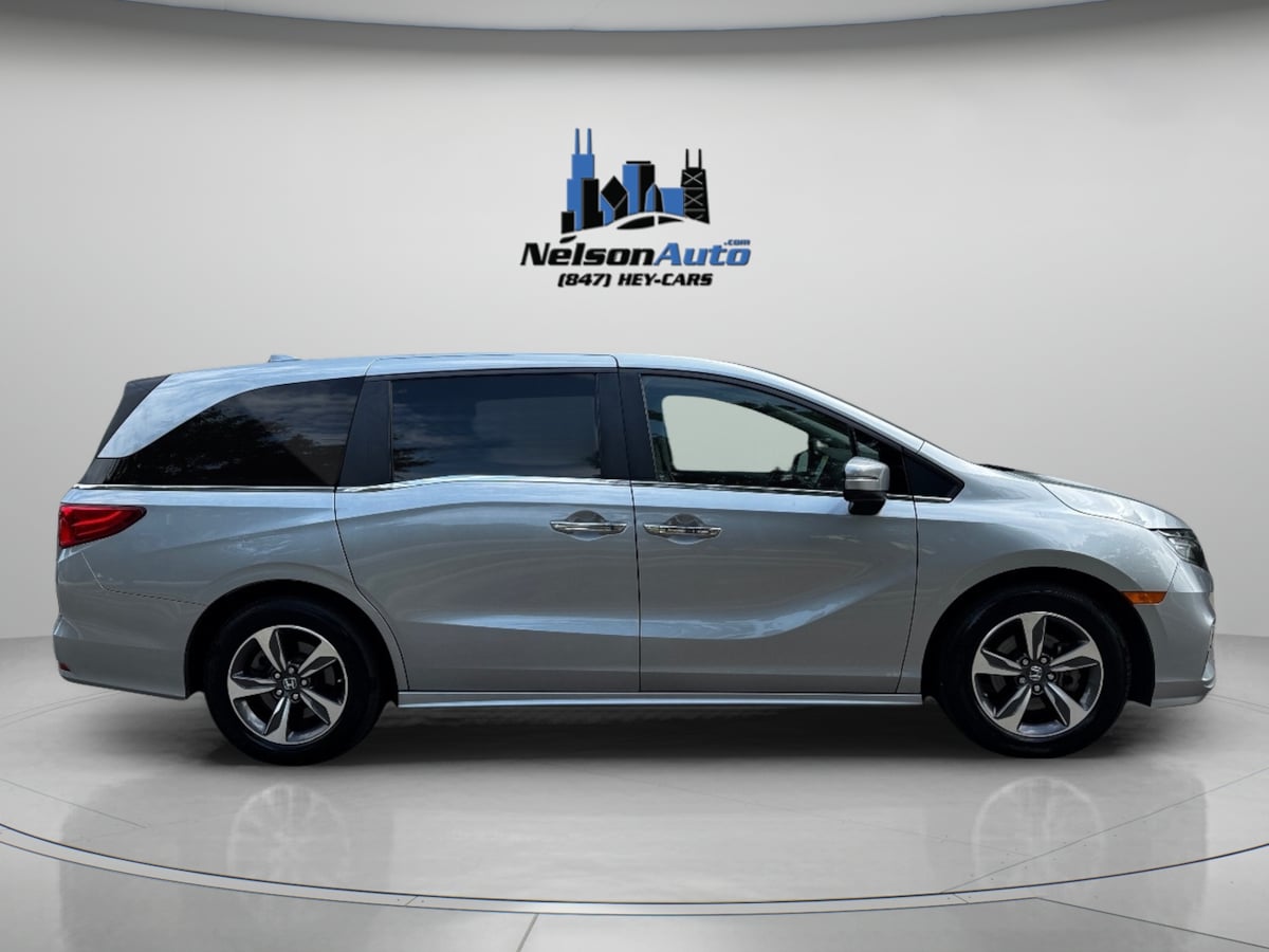 2018 Honda Odyssey Touring photo 3