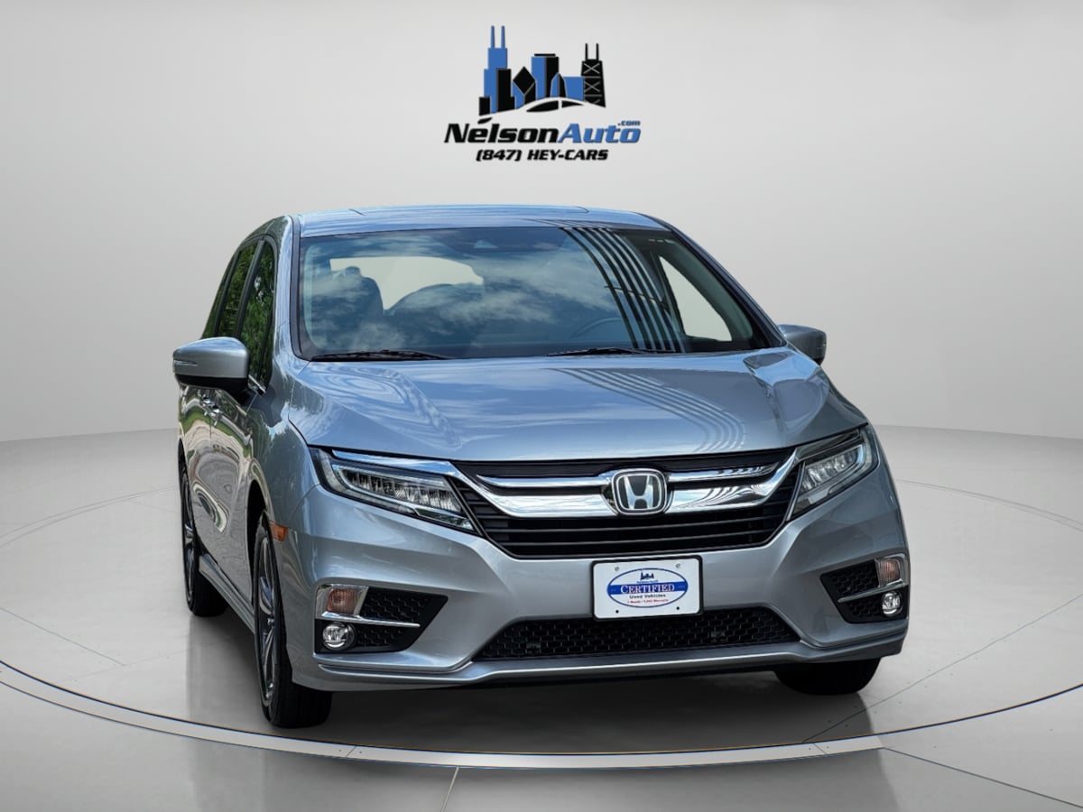 2018 Honda Odyssey Touring photo 2
