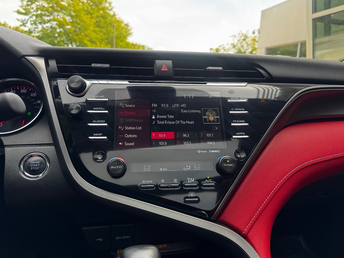 2020 Toyota Camry XSE photo 25