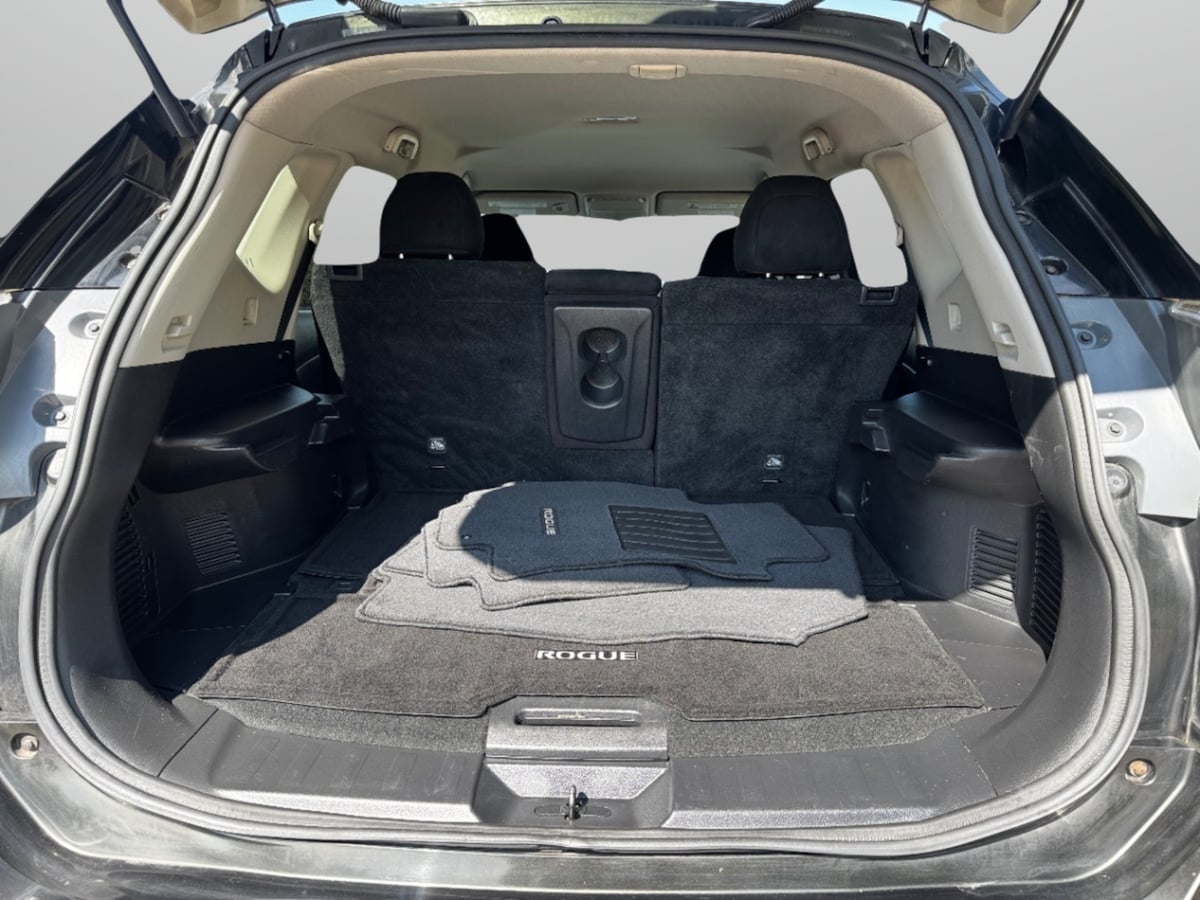 2016 Nissan Rogue SV photo 14