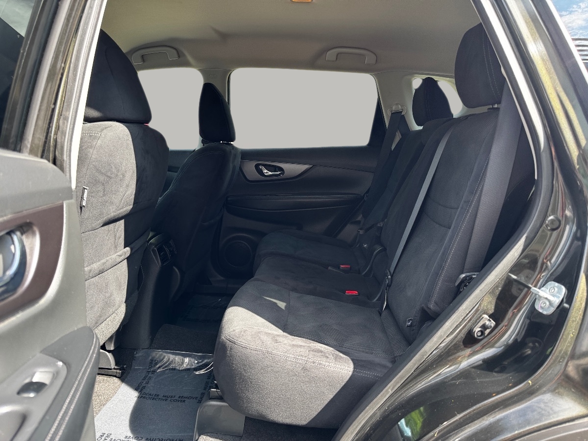 2016 Nissan Rogue SV photo 17
