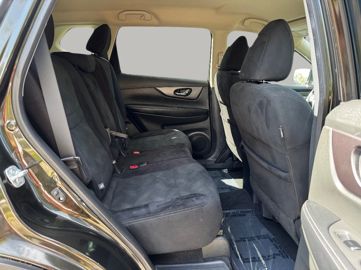 2016 Nissan Rogue SV photo 18