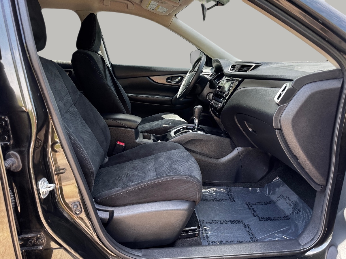 2016 Nissan Rogue SV photo 19